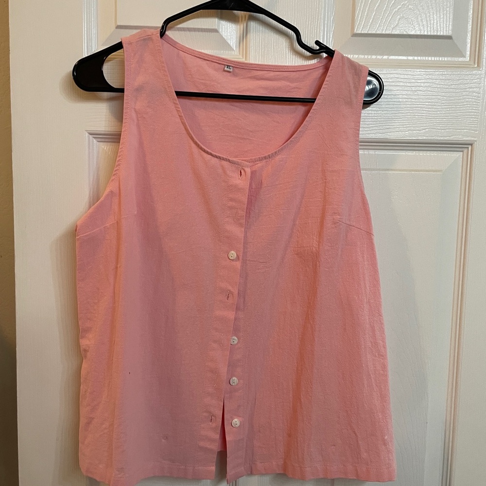 🦋Pink Sleeveless Button-Up Top